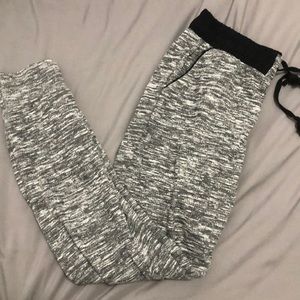 Black marled women’s joggers